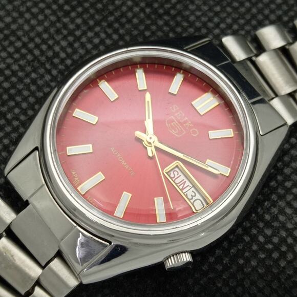 Seiko Red and Silver Men's Watch - Picture 6 of 8